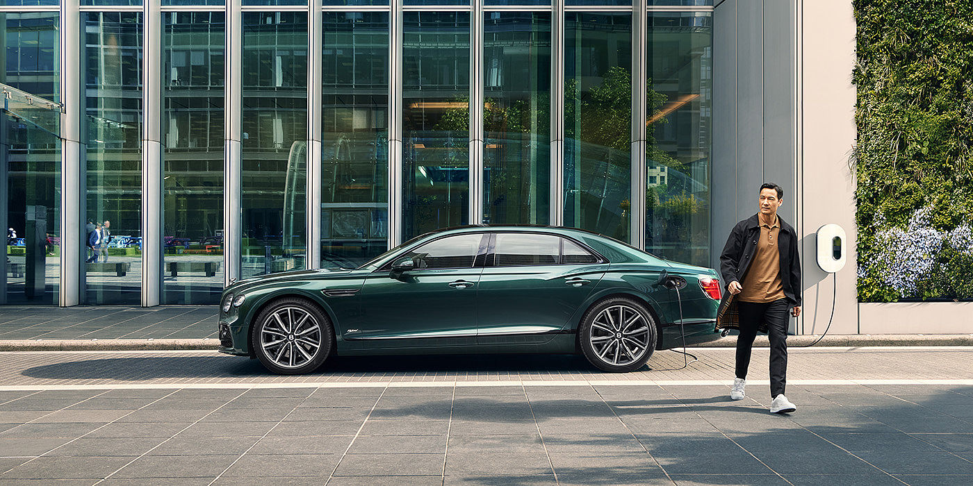 Bentley-Flying-Spur-Hybrid-profile-in-Viridian-paint